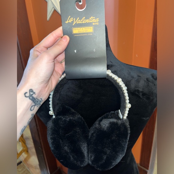 NWT-Pearled earmuffs - Picture 5 of 5
